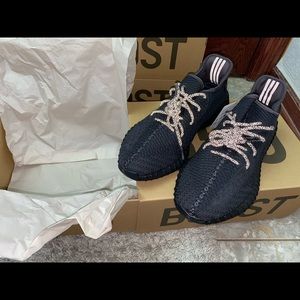 Adidas Yeezy 350 PIRATE BLACK V2